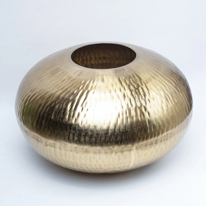 Florero de Metal Dorado Acanalado con Acabado Elegante en Latón, Maceta Decorativa para Decoración del Hogar de Lujo y Arreglos Florales con Estilo - Product Image 6