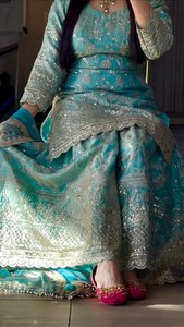 Tissu exclusif en pure soie de haute qualité avec haut de travail à broderie séquentielle de 5mm et ensemble Sharara Plazzo avec Dupatta pour femmes - Product Image 3