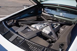 Audi R8 V10 Coupé 2020 Usado en Buen Estado, Sin Reserva, Paquetes Exteriores e Interiores de Carbono, Interior Completamente en Cuero - Product Image 6