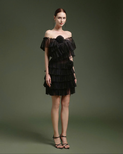 Mini vestido de noche negro con gradas, encanto misterioso y encanto hecho en Vietnam - Product Image 1