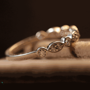 Anillo de boda de media eternidad con diamantes de corte redondo para mujer - Product Image 3