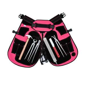 Ensemble personnalisé d'équipement de maréchal-ferrant OEM : tablier et protections en cuir avec pince à sabots, tire-clous et râpe de finition double face - Product Image 1