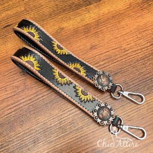 Bracelet porte-clés en cuir usiné à la main de haute qualité Design de tournesol personnalisé avec bracelet Concho en métal pour les femmes - Product Image 1