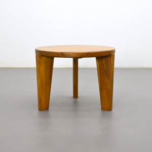 โต๊ะกาแฟไม้สักสามขาจากประเทศอินโดนีเซียที่มีขนาดเล็กสำหรับห้องนั่งเล่น - Product Image 3