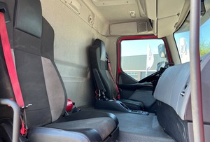 Camion de fret rouge Renault série T, vue avant, charge utile maximale supérieure à 3001 kg, véhicule utilitaire - Product Image 6