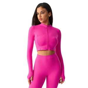 Conjunto Deportivo de 3 Piezas para Mujer: Top Deportivo de Manga Larga con Logotipo Personalizado, Pantalones Cortos de Cintura Alta y Leggings de Yoga - Product Image 1