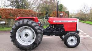 Tractor Massey Ferguson MF 390 2WD y equipos agrícolas Tractores Massey Ferguson 2WD bastante usados - Product Image 2
