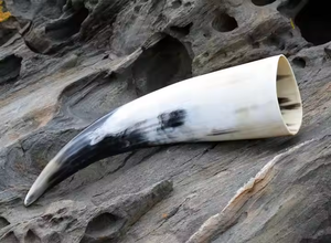 Corne à boire de buffle fabriquée à la main luxueuse corne de Viking polie à la main par l'artisanat du croissant - Product Image 3