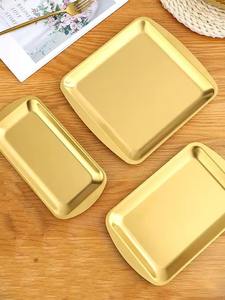 Juego de Bandejas de Servir Modernas de Lujo, Duraderas, Sostenibles, Hechas a Mano en Metal Dorado Ecológico de la India - Product Image 2