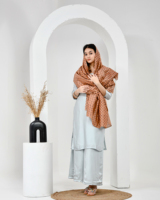 Conjunto de Traje de Satén Estampado a Mano con Flores para Mujer con Dupatta |   Conjunto Étnico de Tres Piezas |   Ropa de Mujer al por Mayor