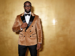 Blazer de smoking pour homme en velours bleu marine à double boutonnage avec revers en satin noir, veste de cérémonie et de soirée - Product Image 3