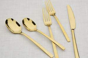 Juego de cubiertos de diseño tradicional, vajilla de tamaño estándar con acabado de acero inoxidable, rosa y marrón - Product Image 5