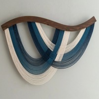 Décoration murale en macramé bleu de style unique, idéale pour la décoration intérieure moderne, la mise en scène de fêtes et la décoration d'événements élégants