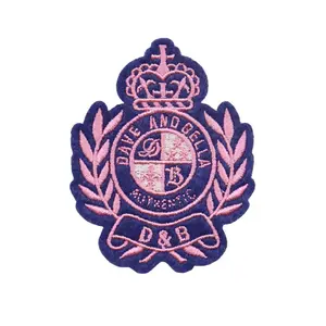 Badge Led de haute qualité épingles acryliques nom personnalisé bouton magnétique patch de broderie violet pour uniformes scolaires