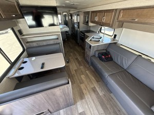 รถบ้านมือสองปี 2021 ยี่ห้อ Winnebago Vista 29V รุ่น Class A เครื่องยนต์แก๊ส สภาพดี - Product Image 4