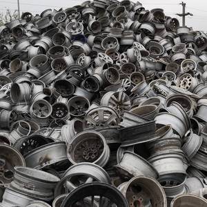 Déchets de jantes en aluminium usagées, matériau de recyclage de jantes de voiture, déchets de jantes en alliage pour le recyclage des métaux et l'exportation en vrac - Product Image 3