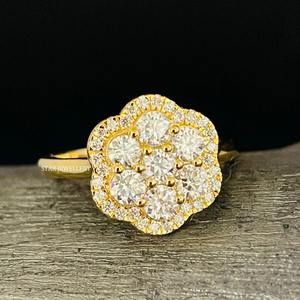 14K Sólido Oro VVS Moissanite Cluster Diamond Halo Ring. - Product Image 2