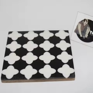 Posavasos de madera rectangular con patrón geométrico moderno para mesa de comedor, oficina y decoración del hogar con un elegante diseño de Chevron - Product Image 3