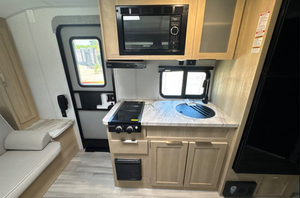 Autocaravana Industrial 2023 con Garantía de 3 Años, Área de Dormir Confortable, Cocina, Baño, Autonomía NEDC de 601-700 km - Product Image 4