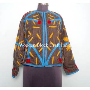 Veste en velours Suzani à broderies florales, look incroyable, veste d'hiver, manteau pour femmes, veste courte Suzani pour femmes - Product Image 4
