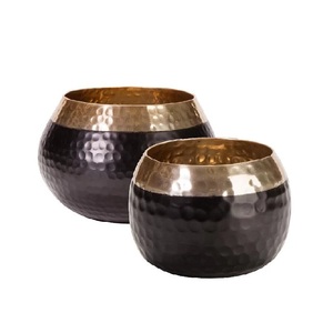 Juego Vintage de 3 Portavelas de Metal con Acabado Dorado, Perfecto para Decoración Elegante del Hogar y Decoración de Eventos - Product Image 5