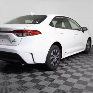Toyota Corolla Hybrid LE AWD 2024/2025, Sedán Eficiente en Combustible, Caja de Cambios Automática, Motor Turbo de 4L, Cuero, R16, Disponible para la Venta - Product Image 1