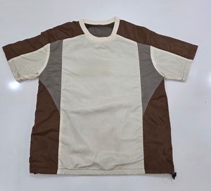เสื้อยืดแขนสั้นผู้ชายสไตล์สปอร์ต คอวี แห้งเร็ว น้ำหนักเบา ผลิตจากโพลีเอสเตอร์ เหมาะสำหรับใส่ลำลองในฤดูร้อน - Product Image 1