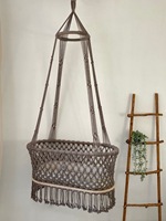 Lit de bébé balançoire en macramé fait à la main doux et confortable nouveau-né suspendu lit de couchage pour bébé tricoté à la main pour la décoration de chambre d'enfants