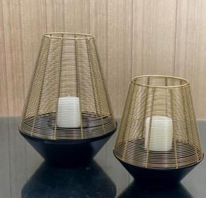 Bougeoir élégant en fer poli avec base de couleur noire avec un design élégant, parfait pour la décoration de la maison - Product Image 1