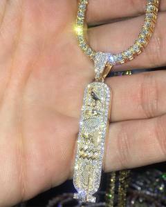 Colgante de moissanita real de corte redondo de 2,50 quilates con Plata de Ley 925 chapada en oro para fiestas - Product Image 1