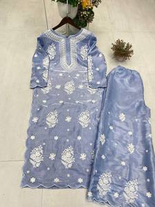 ชุดปาร์ตี้ดีไซเนอร์ Kurta และด้านล่างพร้อมงานปัก - Product Image 5