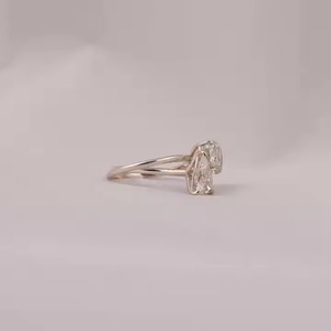 Bague de fiançailles de luxe classique en or massif 14KT certifiée IGI avec diamant de laboratoire de taille de coussin triangle et carré pour les filles - Product Image 5