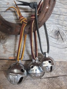 Campana navideña de metal cromado de diseño moderno, clásica, al por mayor, para decoración de árboles de Navidad, pared del hogar, Navidad, Año Nuevo, hecha en India. - Product Image 4