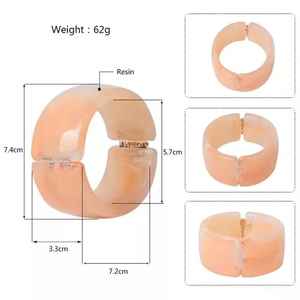 Bracelet manchette épais pour femme, en résine irrégulière et acétate marbré, large et coloré - Product Image 4