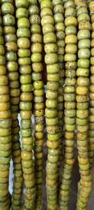 Grandes perles en verre teinté vintage anciennes et épaisses de taille 20*20 MM, idéales pour les créateurs de bijoux et les magasins de perles - Product Image 4