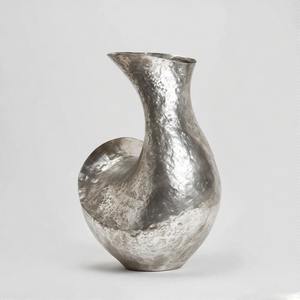 LuxeMetal Blooming Vase en finition nickel élégante Design floral en relief Décoration d'intérieur Déclaration d'accent - Product Image 1