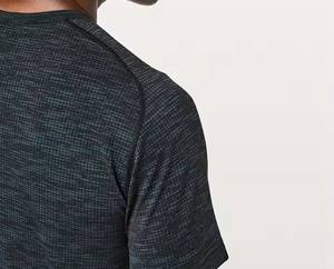 บริการ OEM เสื้อยืดผู้ชายเปิดไหล่แห้งเร็วและระบายอากาศได้ดีเสื้อลำลองสำหรับผู้ใหญ่สไตล์ใหม่ - Product Image 6