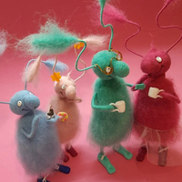 Sculptures de cafards en laine feutre écologiques vibrantes fabriquées à la main décor d'insectes durables pour la maison jouets en peluche