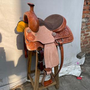 Ensemble de selle western en cuir de qualité supérieure avec décorations Barrel Roper Racing Artwork, en bois |   Ensemble de matériel équestre en acier inoxydable façonné à la main, sans clous - Product Image 4