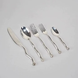 Ensemble de couverts en argent avec manche en bois pour une restauration élégante, utilisations alternatives, repas à domicile et événements, fabriqué à la main en Inde - Product Image 6