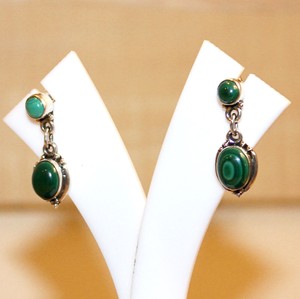 Boucles d'oreilles pendantes en argent sterling 925 et malachite, faites à la main pour collectionneurs et passionnés - Product Image 2
