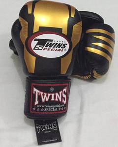 Gants MMA antidérapants en cuir PU imperméables à la main pour hommes et femmes Kickboxing dernière édition avec impression de logo personnalisé - Product Image 1