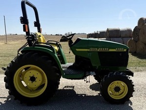 Tracteur à chenilles JOHN DEERE 4300 35HP de 1999 avec moteur et boîte de vitesses - Product Image 6