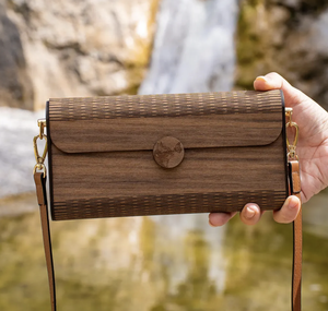 Nouvelle pochette en bois imprimée, pochette de créateur faite à la main pour femmes, pochette marron rouille - Product Image 2