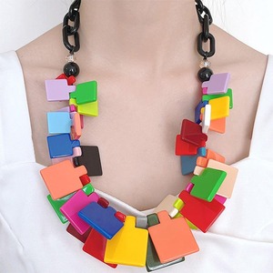 Collier CCB rétro tendance pour femmes, style ange exagéré, fait à la main, résine imperméable perlée avec forme de papillon - Product Image 1