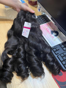 Double étirage cuticule alignée 100% cheveux vietnamiens Offre Spéciale Fumi Bouncy Curls Bundles Human Hair Weaving - Product Image 6
