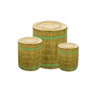 Tapis en jonc de haute qualité pour la protection des surfaces extérieures et le soutien de l'aménagement paysager décoratif dans les zones ouvertes - Product Image 1