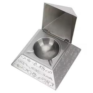 Cendrier moderne en laiton pour table, forme gravée à la main avec récupérateur de cendres pour le stockage et les plateaux de service - Product Image 3