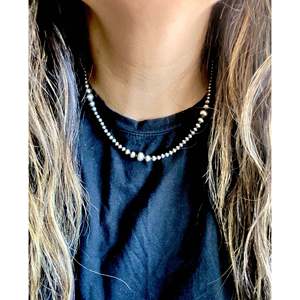 Collar de Perlas Graduadas de Plata de Ley con Cuentas Navajo - Product Image 2