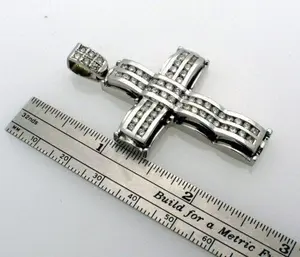 Impresionante Colgante de Cruz Chapado en Oro Blanco de 14K para Hombre con Diamante Moissanita de Corte Redondo, Colgantes y Dijes Finos - Product Image 1